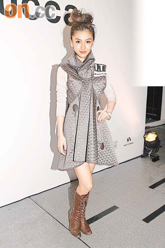 陈伟霆口快承认恋情 称家中有Angelababy(图)