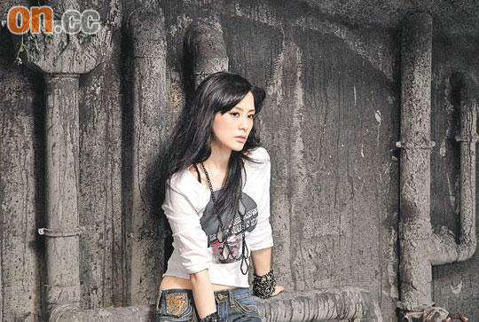 阿娇复出后愈战愈勇再次代言牛仔裤广告(图)