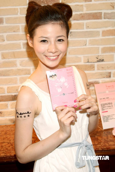 s.h.e二度代言化妆品 ella被爆最爱逛药妆店