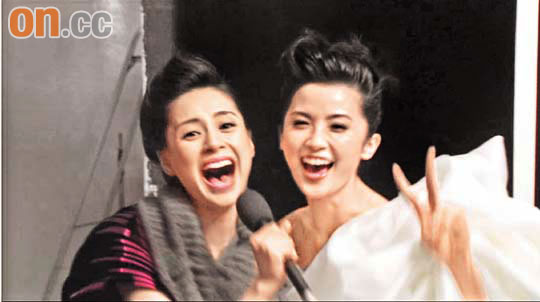 twins红白合体拍祝贺片 阿娇帮阿sa拿话筒【图】