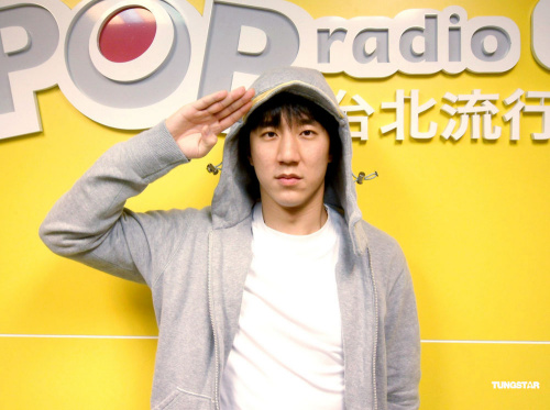 房祖名自曝小幼时多动 笑言常为理头发苦恼(图