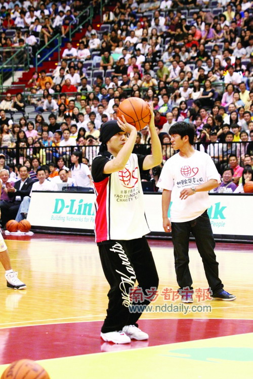 周杰伦罗志祥率明星球队姚明面前“班门弄斧”【图】