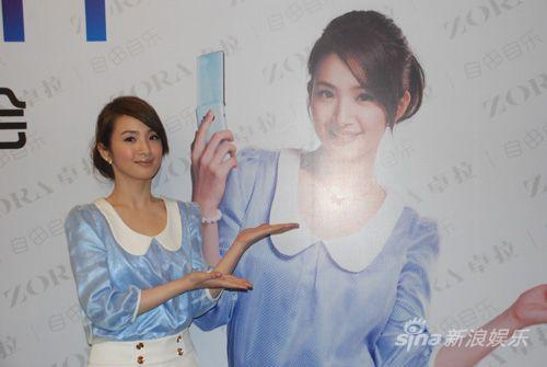 林依晨摆POSE