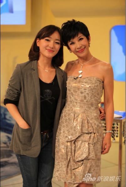 焦俊艳录制《世界真奇妙》节目阳光清新(组图