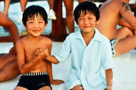 洪天明(右)与洪天祥(左)童年照片