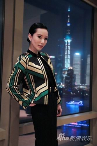 林湘萍出席时尚秀 裤装彰显都市女性高雅知性