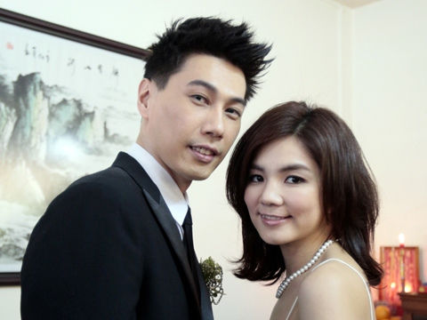 Ella马来西亚再办婚宴 拜别父母时又哭又笑