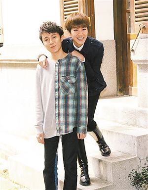 除了吴青峰,何韵诗还将黄伟文