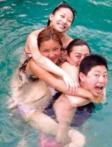 乐基儿与朋友在印尼度假