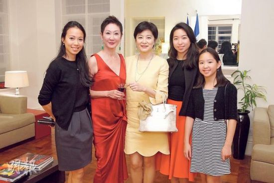 施南生获勋 林青霞携女见证唐唐出席 