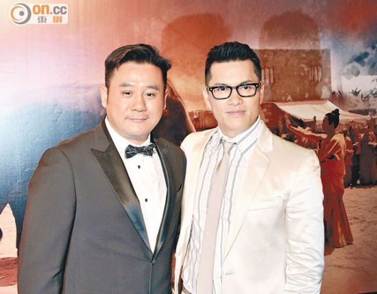 麦长青（左）与吕良伟一起在澳门出席电影首映礼