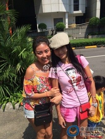 张柏芝发病照疑装可怜：刚约壮男吃大餐