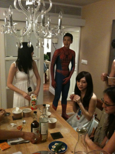 柯震东刚出道时就流出扮蜘蛛侠的照片