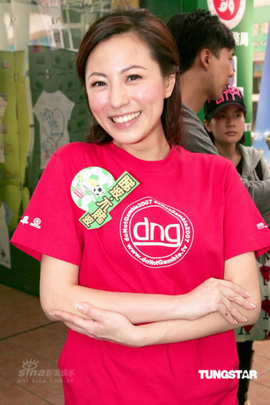 组图：刘心悠担任不赌大使亲自设计宣传T恤