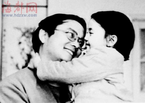 王刚曝儿子周岁照 与第三任妻子网上相识【图】