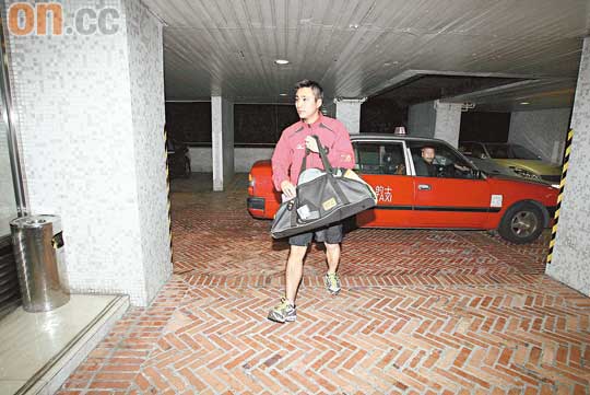 崔建邦与陈志云开餐后,封嘴拒回答记者提问.
