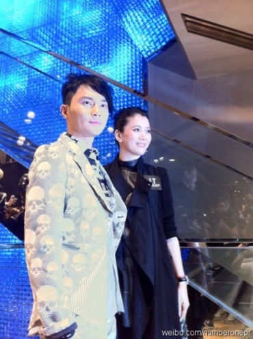 组图：邱淑贞老公新店开张刘嘉玲低胸PK张柏芝