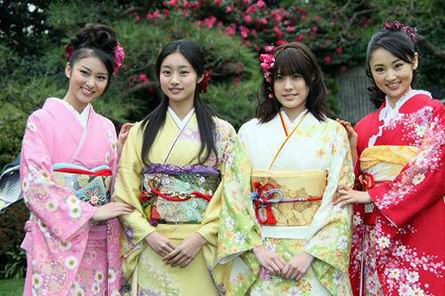 日本美少女集体和服出镜 中日混血儿列其中(图