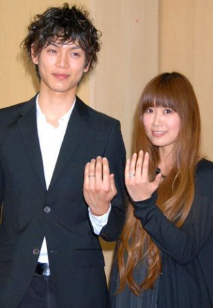 水岛宏、绚香夫妇 资料图