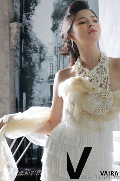 杰西卡-戈麦斯婚纱广告 展高贵典雅美(图)_影音娱乐_新浪网