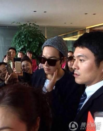 采访李敏镐:走提纲不比较 别用手机拍照