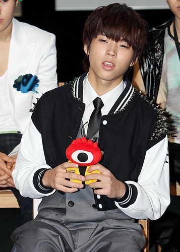 图文:韩国新组合Infinite-和小浪