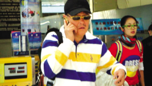 三人30日凌晨陪同赵本山就诊 颅内有少量出血