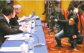 倪萍两会言论引发媒体和观众关注与质疑(图)