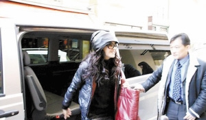 许晴巴黎血拼5小时花200万“不差钱”【图】