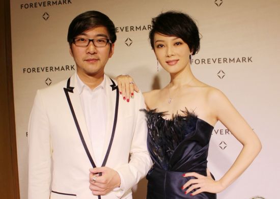 准夫妻希望大家分享他们的喜悦