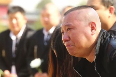 郭德纲住进侯耀文豪宅遭质疑不做任何回应