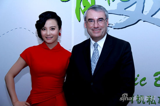 陶红与外方代表