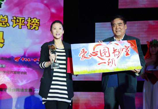 苗圃(左)