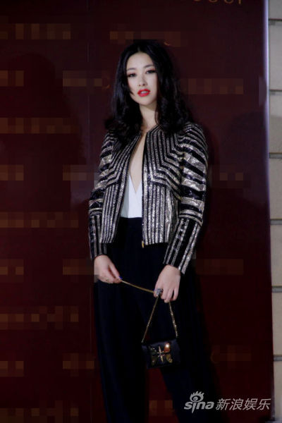 朱珠品牌秀蛇皮加身尽显女王气场(图)