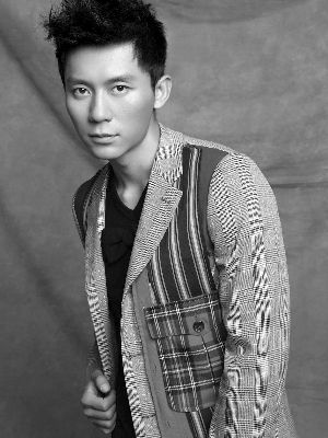 李晨微博自曝因恋情遭疑流泪