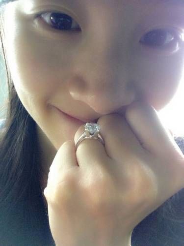 陈龙章龄之结婚一周年 送钻戒秀恩爱(图)|陈龙