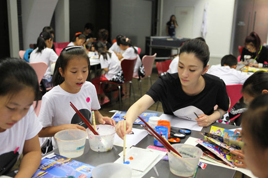 李小冉助力公益活动 为孤贫儿童圆梦(图)