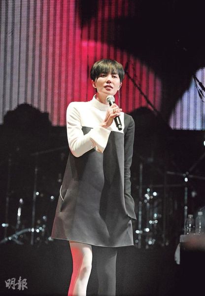 传王菲将全面复出乐坛，将推出新专辑及举行巡回演唱会。