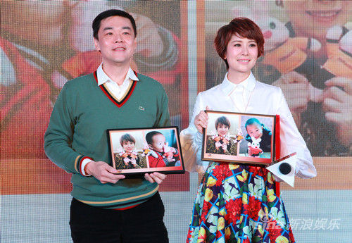 海清玩具再分享公益计划散发暖女魅力