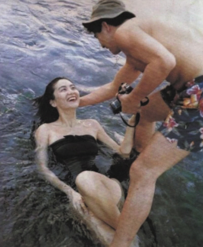 林青霞早年湿身泳装照 与秦汉打情骂俏