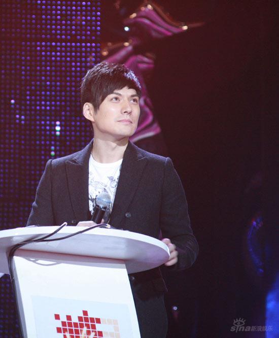 严宽视大学生为偶像 与刘烨同台拼人气【图】