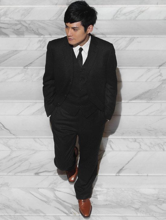 严宽时尚大片酷劲十足 变身多金王老五【图】