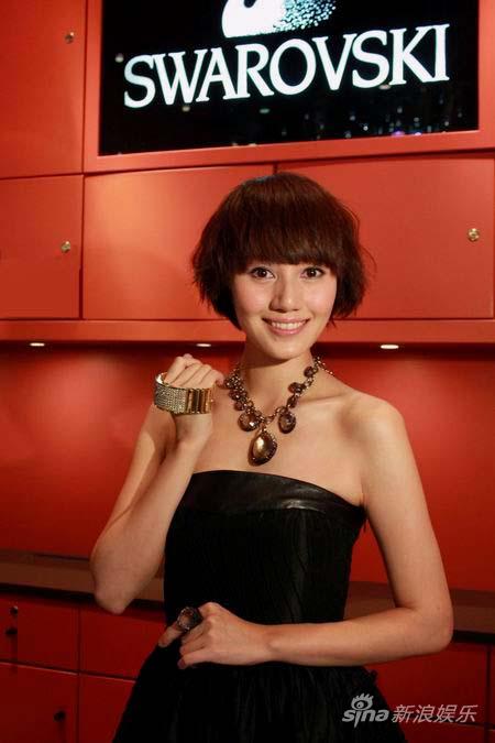 袁泉出席品牌活动 水晶元素闪耀高雅气质【图】