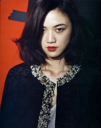 汤唯内衣外穿登杂志封面 诠释睡衣也时尚(组图