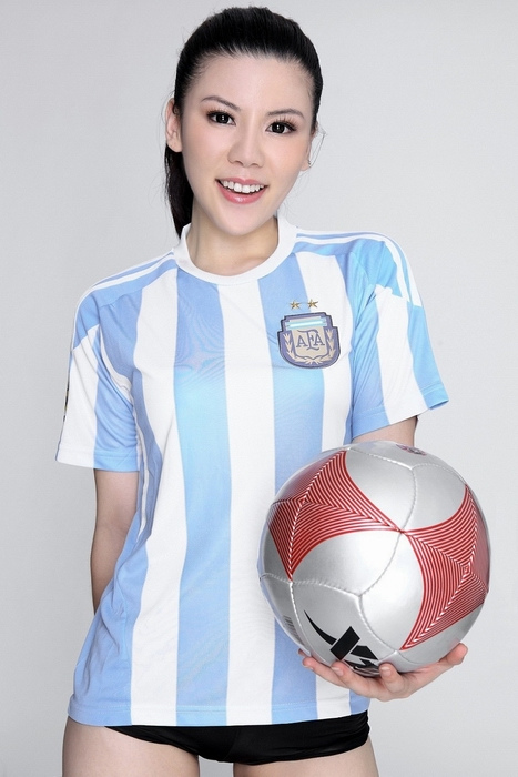 组图:足球宝贝张晓棠拍性感写真惜别世界杯