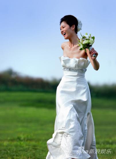 组图:时尚达人于娜秀婚纱照 憧憬浪漫唯美爱情