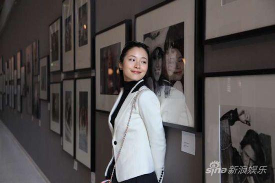 江一燕出席柏林画展