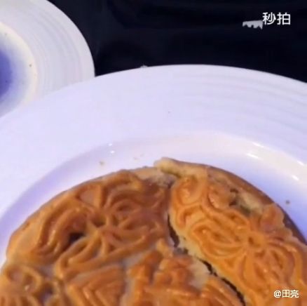 处女座田亮秒拍皮馅分离吃五仁月饼(图)