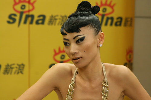 图文：白灵聊闯荡好莱坞--脸颊略微凹陷