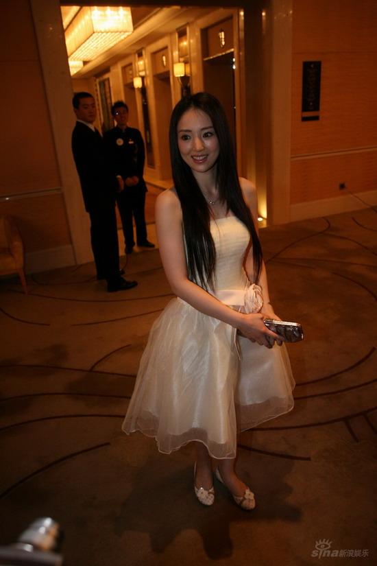 图文：佟大为关悦北京大婚--伴娘董璇靓丽现身